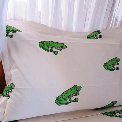 Simple Luxury Quilt Set in Tree Frogs