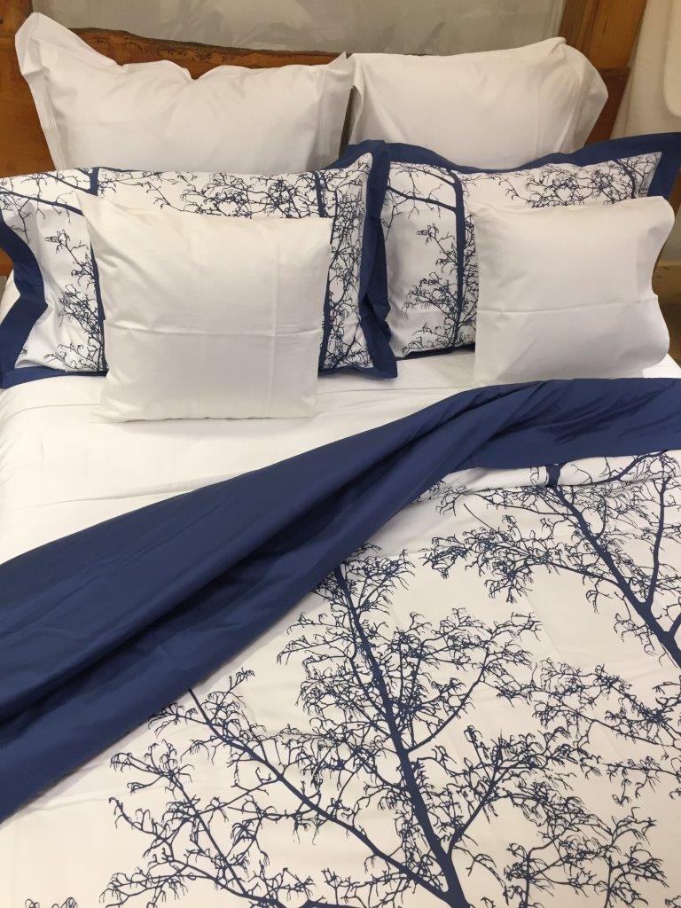 Magnificent Quilt Set in Royal Navy/White Silhouette