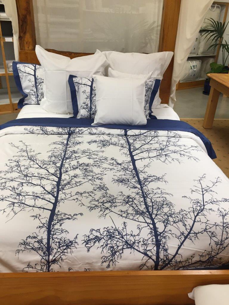 Magnificent Quilt Set in Royal Navy/White Silhouette